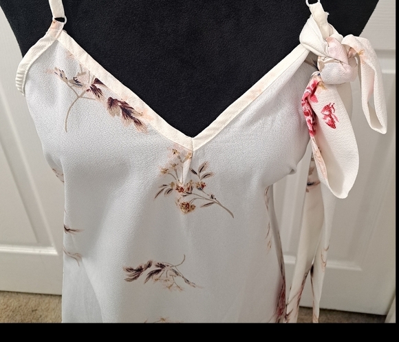 Floral Spring Slip Dress With A Bow Tie    Size M - Picture 2 of 8